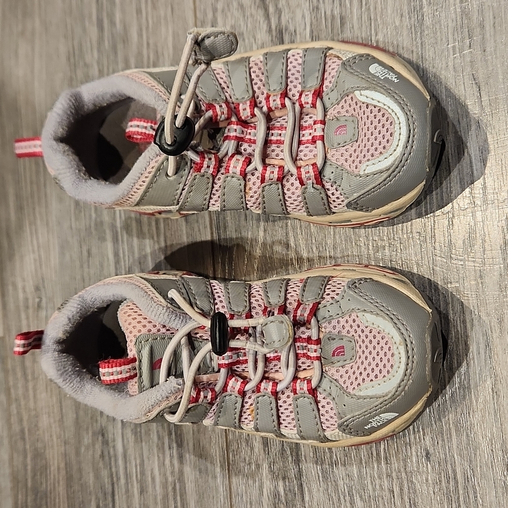 The North Face Girls sz 10 sneakers used condition